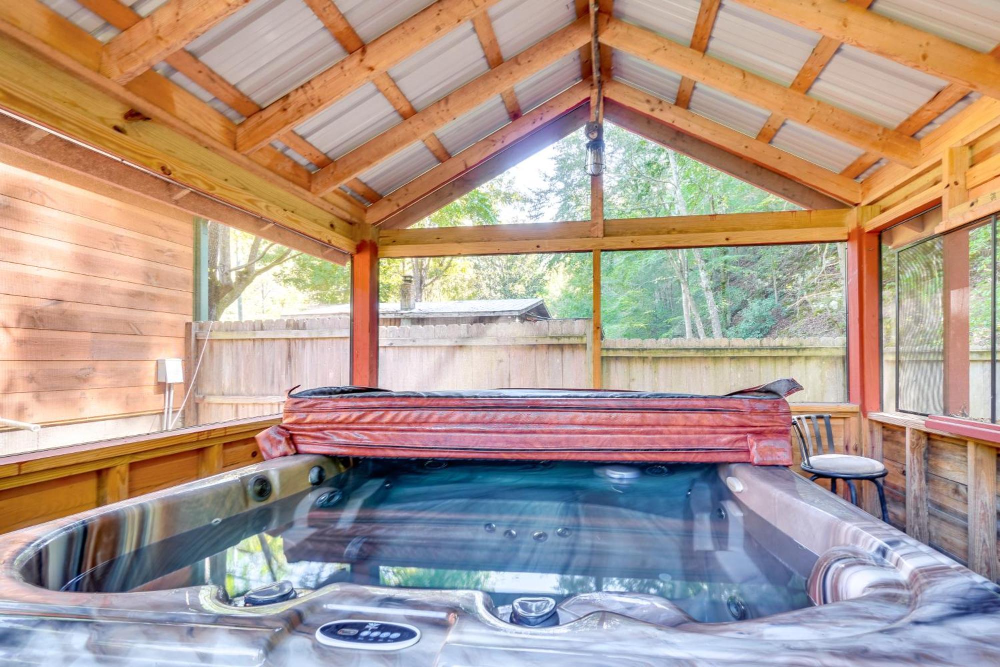 Just Fur Relaxin Sevierville Cabin With Hot Tub! Dış mekan fotoğraf