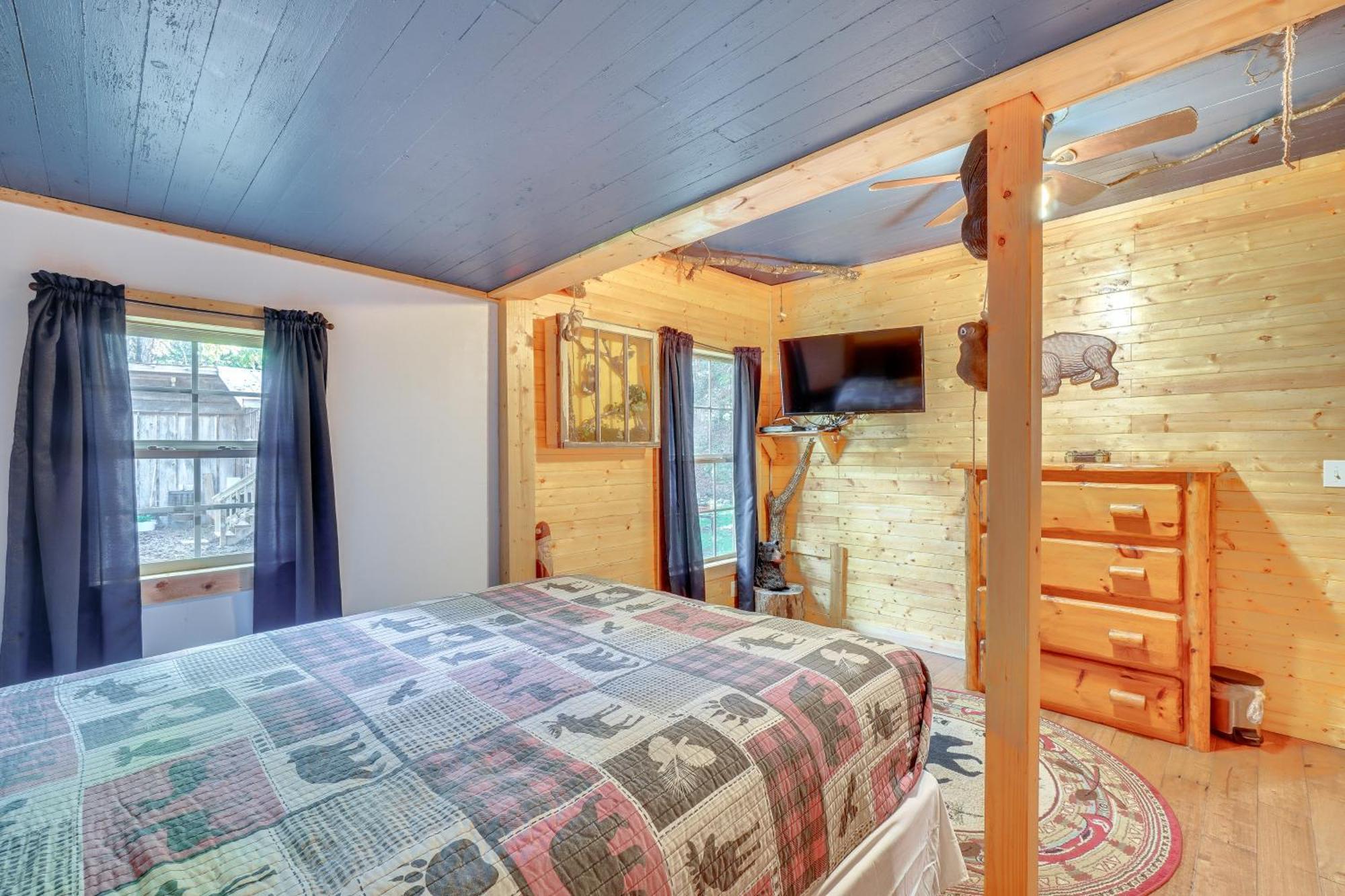 Just Fur Relaxin Sevierville Cabin With Hot Tub! Dış mekan fotoğraf