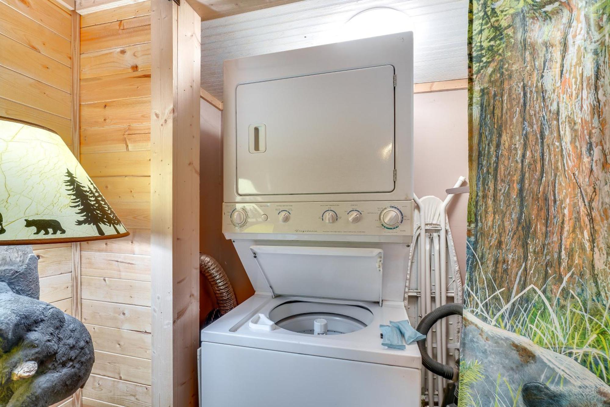 Just Fur Relaxin Sevierville Cabin With Hot Tub! Dış mekan fotoğraf