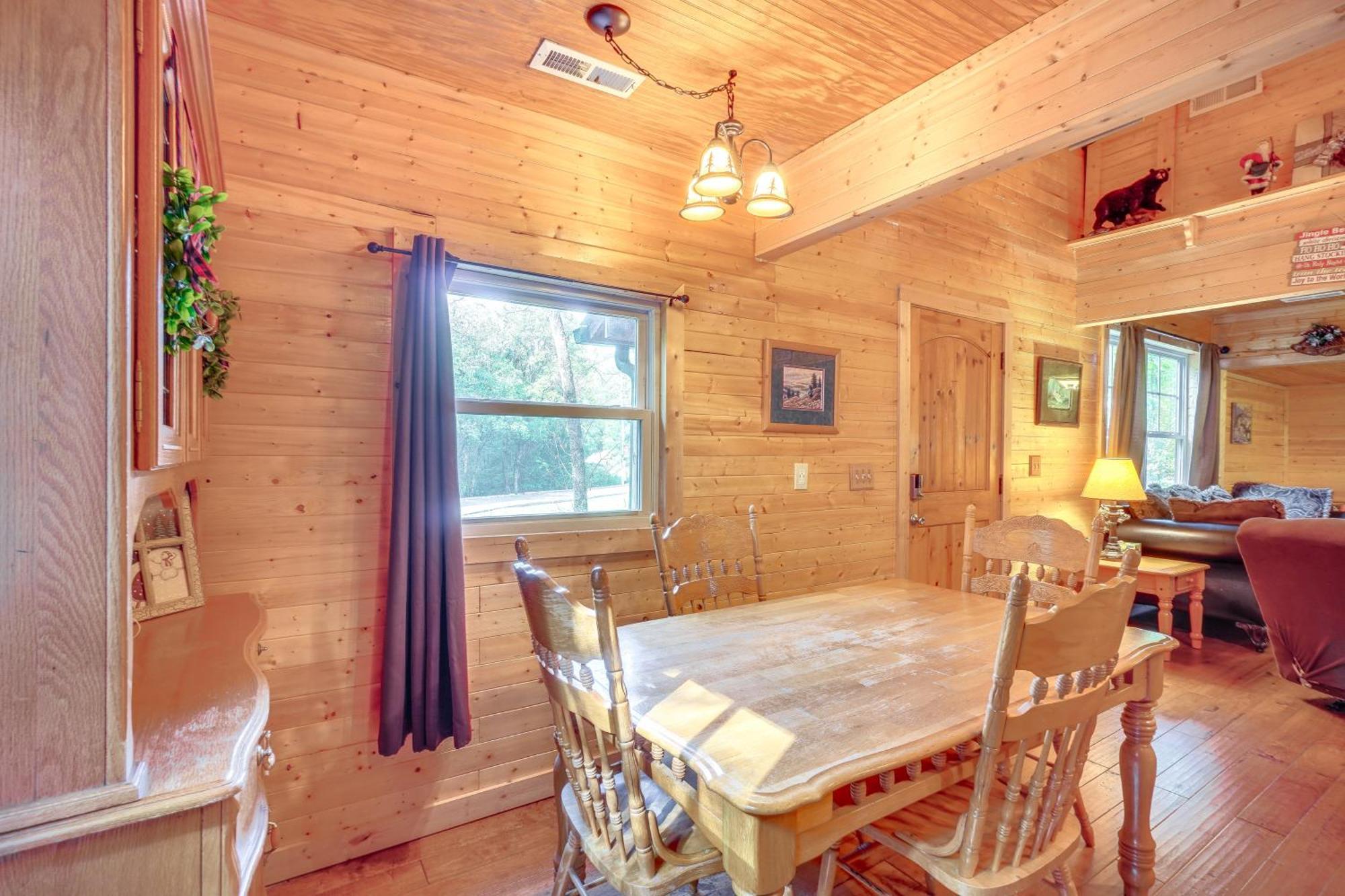 Just Fur Relaxin Sevierville Cabin With Hot Tub! Dış mekan fotoğraf