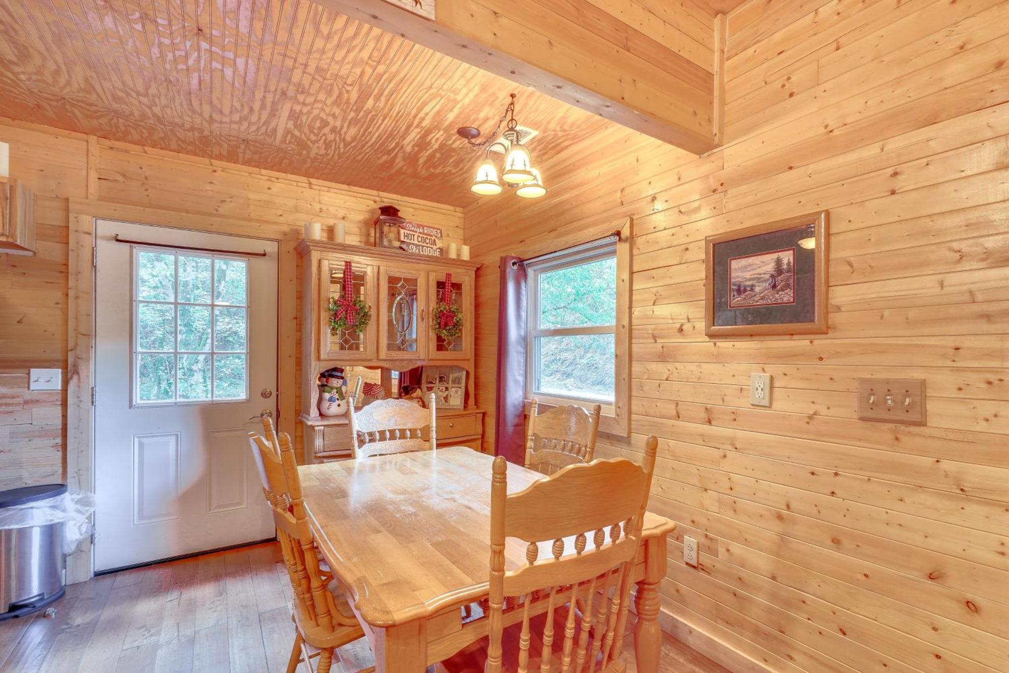 Just Fur Relaxin Sevierville Cabin With Hot Tub! Dış mekan fotoğraf